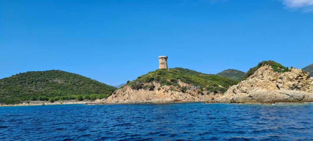 Tour génoise près villa Favone - Patrimoine historique Conca Corse-du-Sud