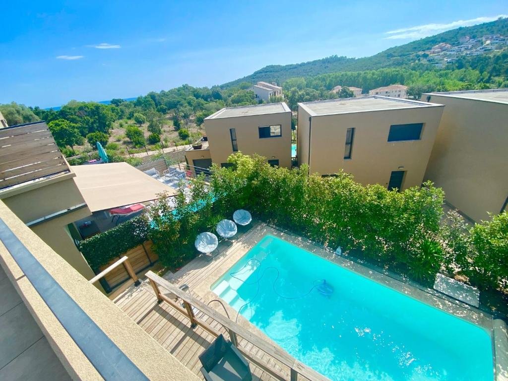 Piscine privée de nuit